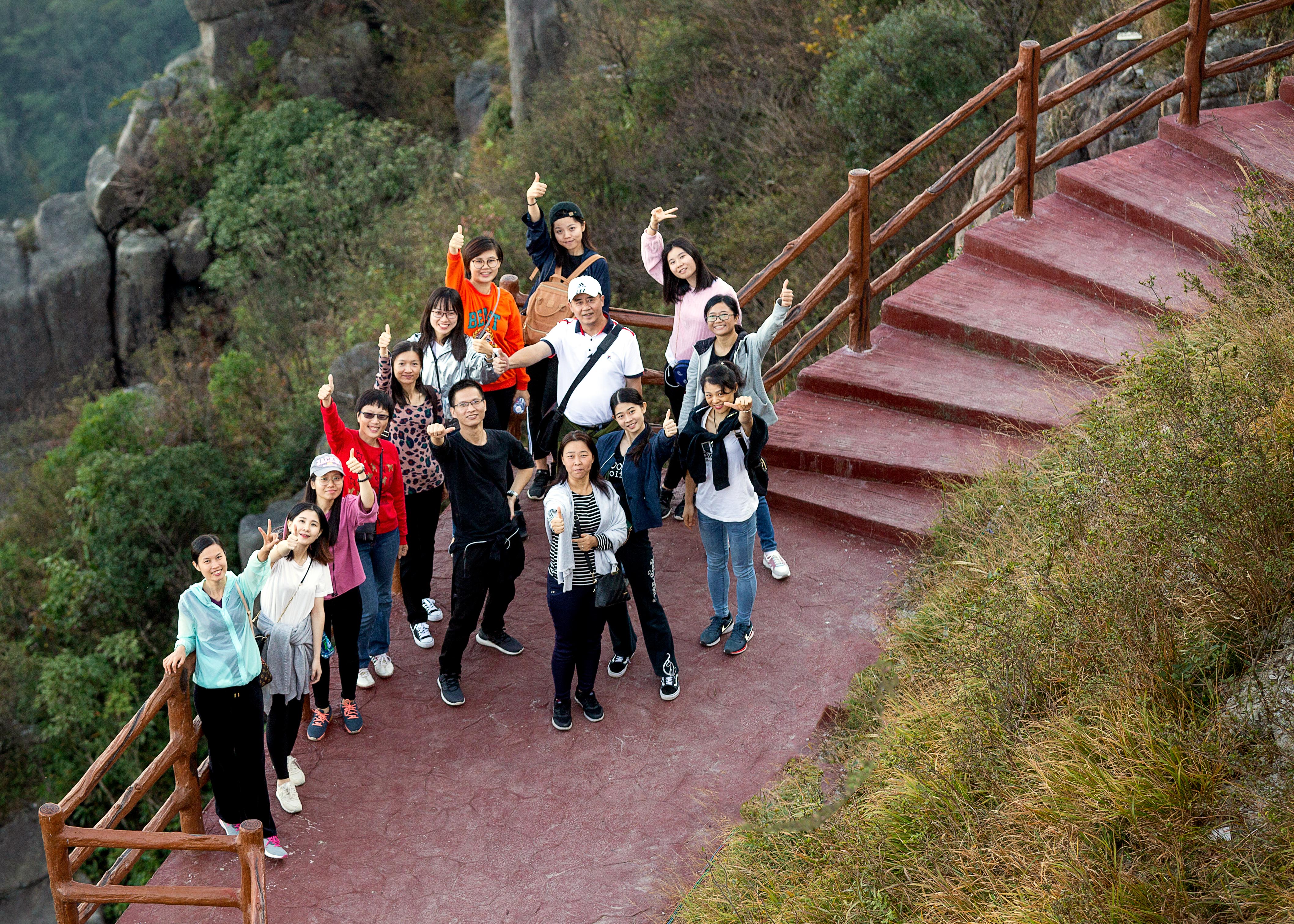 员工户外秋游“健步行”活动